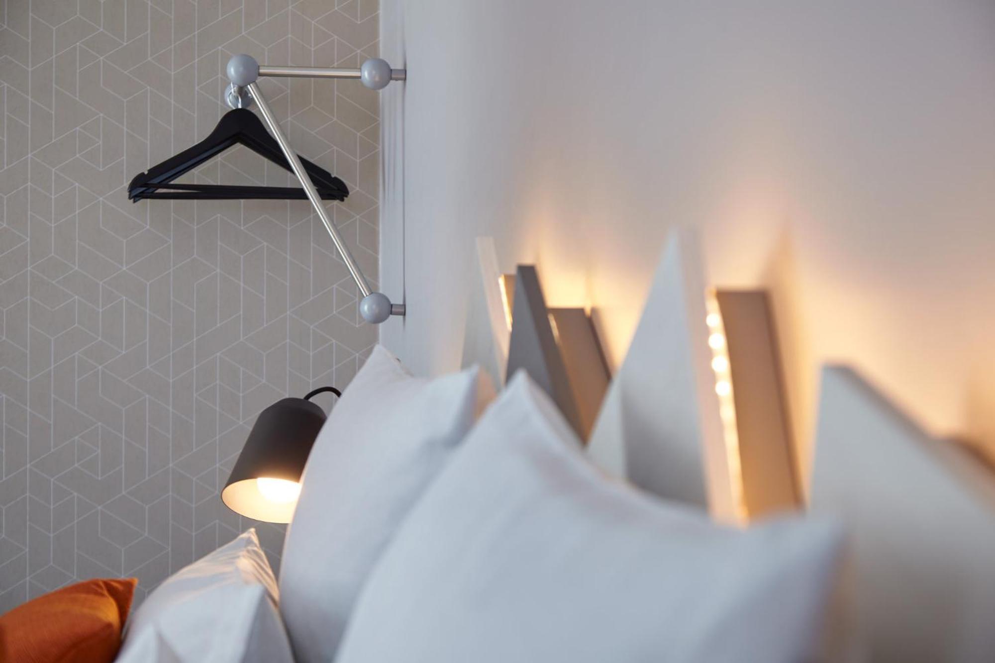 Holiday Inn - The Niu, Hub Dusseldorf Messe By Ihg ภายนอก รูปภาพ